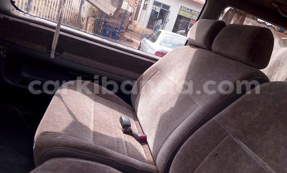 Acheter Occasion Voiture Toyota Hiace Gris à Kampala, Ouganda Acheter Occasion Voiture Toyota Hiace Gris à Kampala, Ouganda