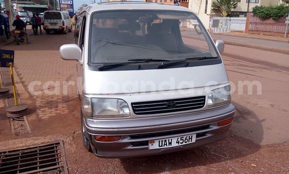 Acheter Occasion Voiture Toyota Hiace Gris à Kampala, Ouganda Acheter Occasion Voiture Toyota Hiace Gris à Kampala, Ouganda