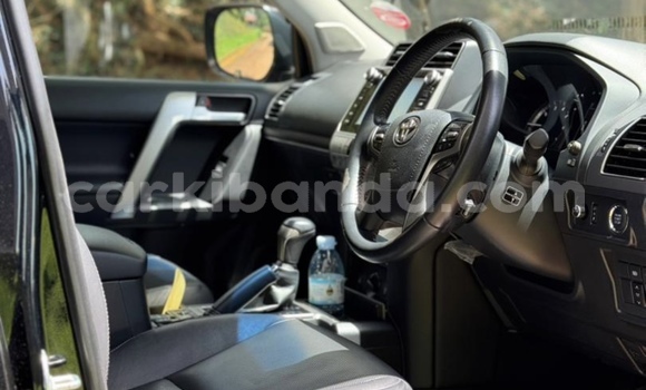 Acheter Neuf Voiture Toyota Land Cruiser Prado Noir à Kampala, Ouganda Acheter Neuf Voiture Toyota Land Cruiser Prado Noir à Kampala, Ouganda