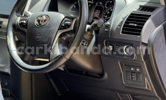 Acheter Neuf Voiture Toyota Land Cruiser Prado Noir à Kampala, Ouganda Acheter Neuf Voiture Toyota Land Cruiser Prado Noir à Kampala, Ouganda