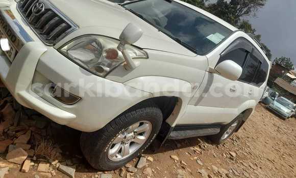 Nunua Ilio tumika Toyota Land Cruiser Prado Nyeupe Gari ndani ya Kampala nchini Uganda Nunua Ilio tumika Toyota Land Cruiser Prado Nyeupe Gari ndani ya Kampala nchini Uganda