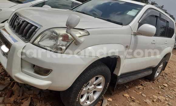 Nunua Ilio tumika Toyota Land Cruiser Prado Nyeupe Gari ndani ya Kampala nchini Uganda Nunua Ilio tumika Toyota Land Cruiser Prado Nyeupe Gari ndani ya Kampala nchini Uganda