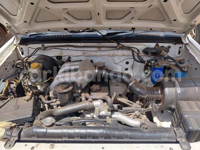 Big with watermark nissan hardbody uganda kampala 25615