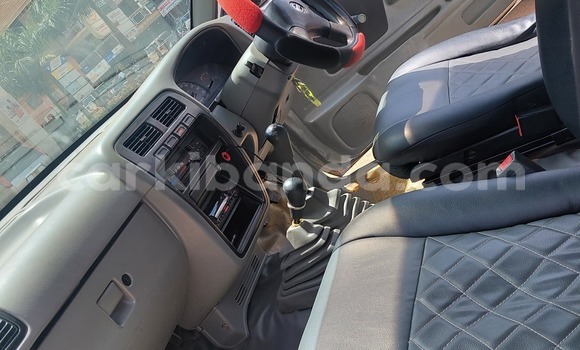 Nunua Ilio tumika Nissan Hardbody Nyeupe Gari ndani ya Kampala nchini Uganda Nunua Ilio tumika Nissan Hardbody Nyeupe Gari ndani ya Kampala nchini Uganda