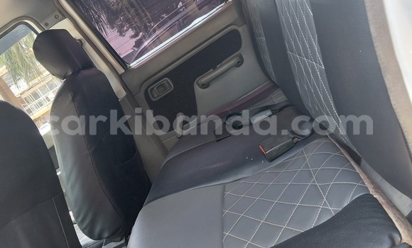 Nunua Ilio tumika Nissan Hardbody Nyeupe Gari ndani ya Kampala nchini Uganda Nunua Ilio tumika Nissan Hardbody Nyeupe Gari ndani ya Kampala nchini Uganda