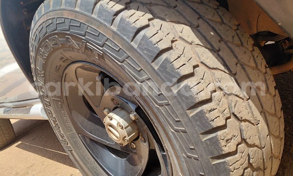 Nunua Ilio tumika Nissan Hardbody Nyeupe Gari ndani ya Kampala nchini Uganda Nunua Ilio tumika Nissan Hardbody Nyeupe Gari ndani ya Kampala nchini Uganda
