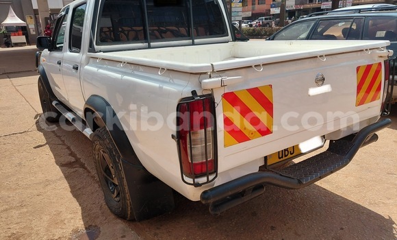 Nunua Ilio tumika Nissan Hardbody Nyeupe Gari ndani ya Kampala nchini Uganda Nunua Ilio tumika Nissan Hardbody Nyeupe Gari ndani ya Kampala nchini Uganda