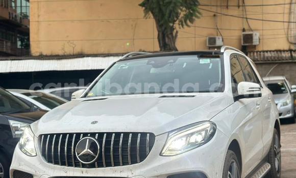 Nunua Mpya Mercedes‒Benz GLE Nyeupe Gari ndani ya Kampala nchini Uganda Nunua Mpya Mercedes‒Benz GLE Nyeupe Gari ndani ya Kampala nchini Uganda