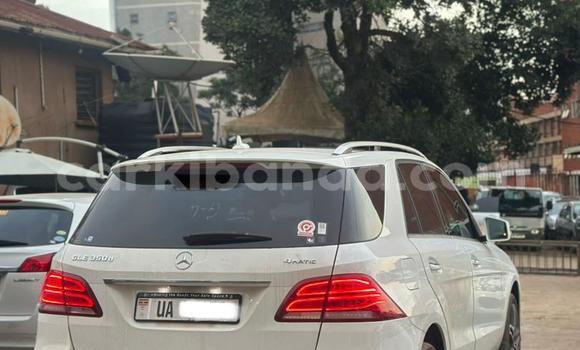 Nunua Mpya Mercedes‒Benz GLE Nyeupe Gari ndani ya Kampala nchini Uganda Nunua Mpya Mercedes‒Benz GLE Nyeupe Gari ndani ya Kampala nchini Uganda