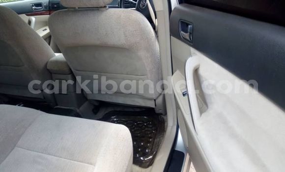 Acheter Occasion Voiture Toyota Premio Gris à Kampala, Ouganda Acheter Occasion Voiture Toyota Premio Gris à Kampala, Ouganda