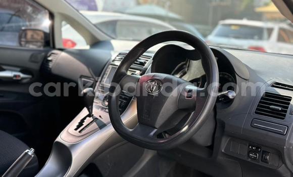 Nunua Mpya Toyota Auris Nyeupe Gari ndani ya Kampala nchini Uganda Nunua Mpya Toyota Auris Nyeupe Gari ndani ya Kampala nchini Uganda