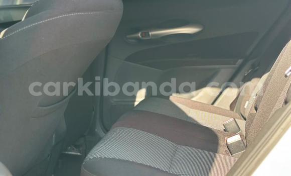 Nunua Mpya Toyota Auris Nyeupe Gari ndani ya Kampala nchini Uganda Nunua Mpya Toyota Auris Nyeupe Gari ndani ya Kampala nchini Uganda