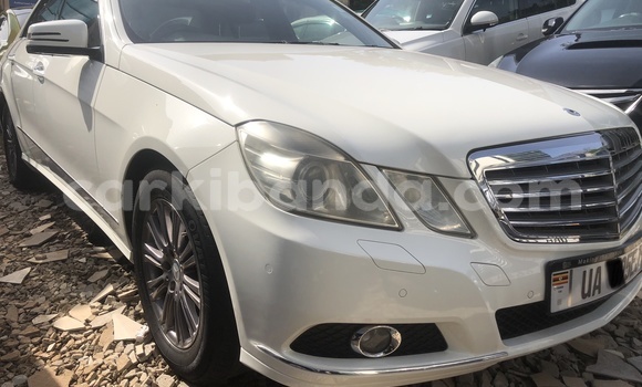 Nunua Mpya Mercedes-Benz E-Classe Nyeupe Gari ndani ya Kampala nchini Uganda Nunua Mpya Mercedes-Benz E-Classe Nyeupe Gari ndani ya Kampala nchini Uganda