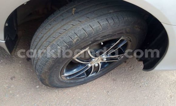 Acheter Occasion Voiture Toyota Premio Gris à Kampala, Ouganda Acheter Occasion Voiture Toyota Premio Gris à Kampala, Ouganda