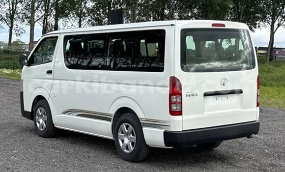 Gura Nshya Toyota Hiace White Imodoka i Adjumani mu Northern Gura Nshya Toyota Hiace White Imodoka i Adjumani mu Northern