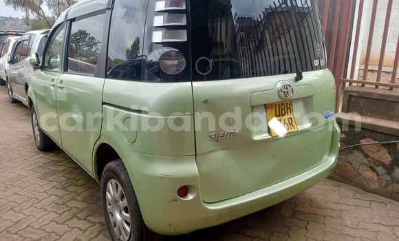 Nunua Ilio tumika Toyota Sienta Nyingine Gari ndani ya Kampala nchini Uganda Nunua Ilio tumika Toyota Sienta Nyingine Gari ndani ya Kampala nchini Uganda