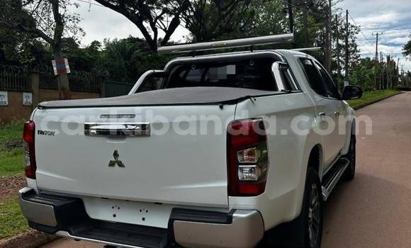 Nunua Mpya Mitsubishi Triton Nyeupe Gari ndani ya Kampala nchini Uganda Nunua Mpya Mitsubishi Triton Nyeupe Gari ndani ya Kampala nchini Uganda