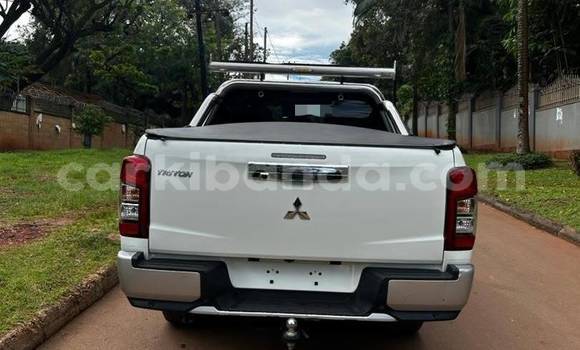 Nunua Mpya Mitsubishi Triton Nyeupe Gari ndani ya Kampala nchini Uganda Nunua Mpya Mitsubishi Triton Nyeupe Gari ndani ya Kampala nchini Uganda