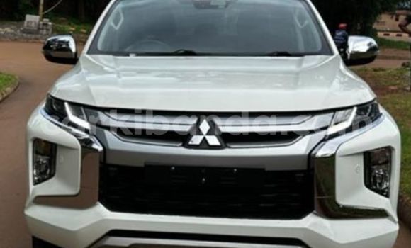 Nunua Mpya Mitsubishi Triton Nyeupe Gari ndani ya Kampala nchini Uganda Nunua Mpya Mitsubishi Triton Nyeupe Gari ndani ya Kampala nchini Uganda