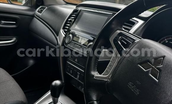 Nunua Mpya Mitsubishi Triton Nyeupe Gari ndani ya Kampala nchini Uganda Nunua Mpya Mitsubishi Triton Nyeupe Gari ndani ya Kampala nchini Uganda