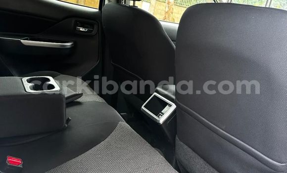 Nunua Mpya Mitsubishi Triton Nyeupe Gari ndani ya Kampala nchini Uganda Nunua Mpya Mitsubishi Triton Nyeupe Gari ndani ya Kampala nchini Uganda