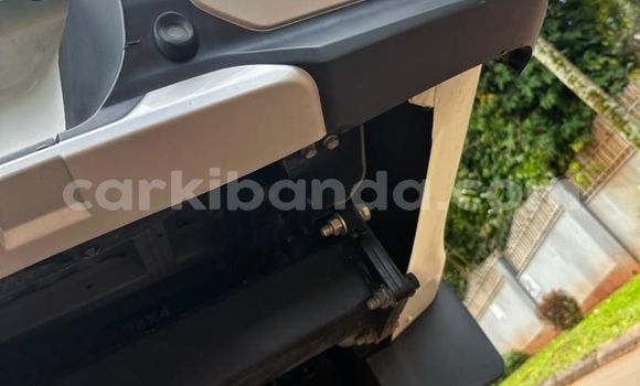 Nunua Mpya Mitsubishi Triton Nyeupe Gari ndani ya Kampala nchini Uganda Nunua Mpya Mitsubishi Triton Nyeupe Gari ndani ya Kampala nchini Uganda