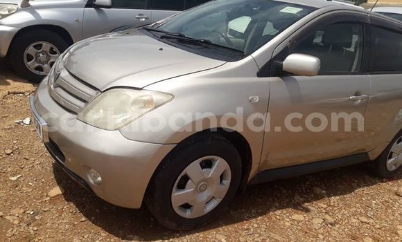 Acheter Occasion Voiture Toyota IST Gris à Kampala, Ouganda Acheter Occasion Voiture Toyota IST Gris à Kampala, Ouganda