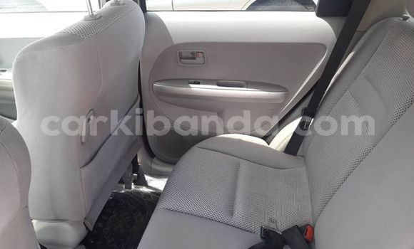 Acheter Occasion Voiture Toyota IST Gris à Kampala, Ouganda Acheter Occasion Voiture Toyota IST Gris à Kampala, Ouganda