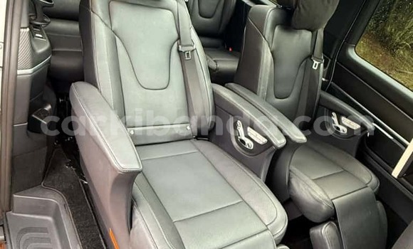 Acheter Neuf Voiture Mercedes‒Benz 200 Blanc à Kampala, Ouganda Acheter Neuf Voiture Mercedes‒Benz 200 Blanc à Kampala, Ouganda