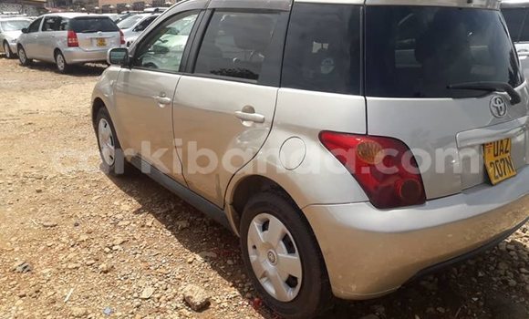 Acheter Occasion Voiture Toyota IST Gris à Kampala, Ouganda Acheter Occasion Voiture Toyota IST Gris à Kampala, Ouganda