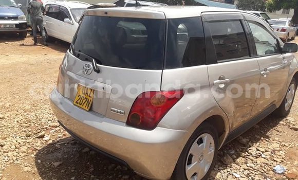 Acheter Occasion Voiture Toyota IST Gris à Kampala, Ouganda Acheter Occasion Voiture Toyota IST Gris à Kampala, Ouganda