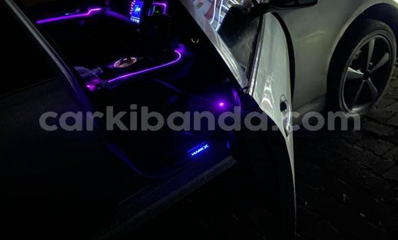 Gura Yakoze Toyota Mark X White Imodoka i Kampala mu Uganda Gura Yakoze Toyota Mark X White Imodoka i Kampala mu Uganda
