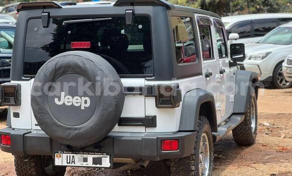 Nunua Mpya Jeep Wrangler Nyeupe Gari ndani ya Kampala nchini Uganda Nunua Mpya Jeep Wrangler Nyeupe Gari ndani ya Kampala nchini Uganda