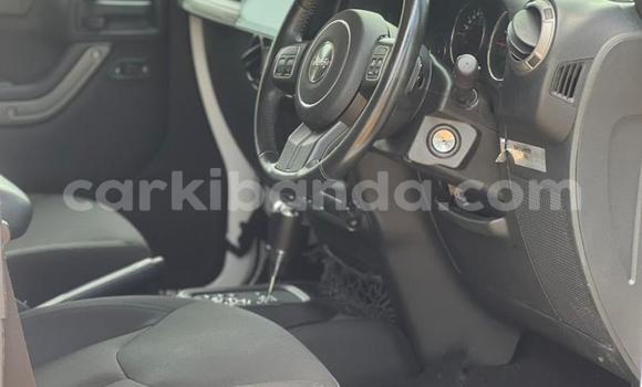 Nunua Mpya Jeep Wrangler Nyeupe Gari ndani ya Kampala nchini Uganda Nunua Mpya Jeep Wrangler Nyeupe Gari ndani ya Kampala nchini Uganda