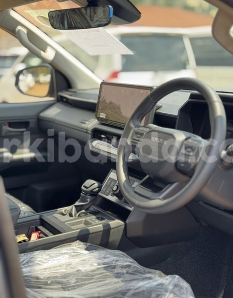 Big with watermark toyota hilux uganda kampala 25649