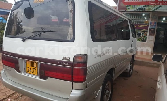 Gura Yakoze Toyota Hiace Other Imodoka i Kampala mu Uganda Gura Yakoze Toyota Hiace Other Imodoka i Kampala mu Uganda