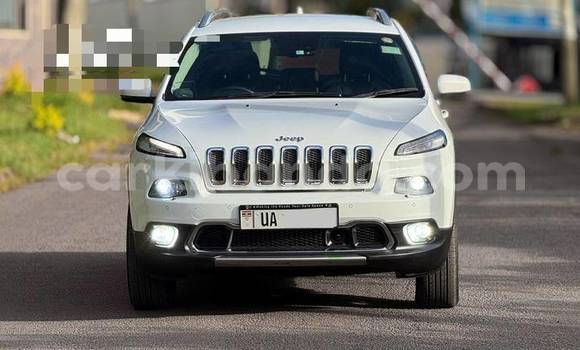 Nunua Mpya Jeep Liberty (Patriot) Nyeupe Gari ndani ya Kampala nchini Uganda Nunua Mpya Jeep Liberty (Patriot) Nyeupe Gari ndani ya Kampala nchini Uganda