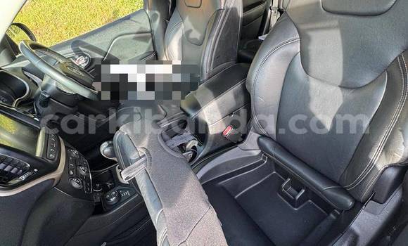 Nunua Mpya Jeep Liberty (Patriot) Nyeupe Gari ndani ya Kampala nchini Uganda Nunua Mpya Jeep Liberty (Patriot) Nyeupe Gari ndani ya Kampala nchini Uganda
