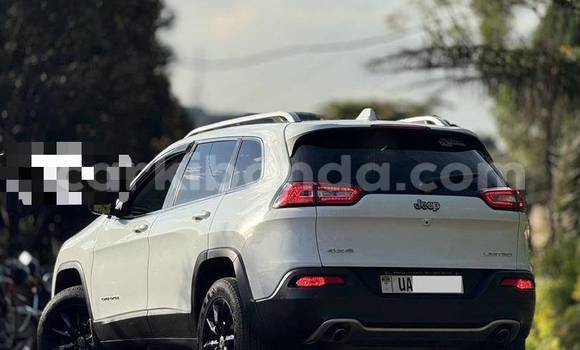 Nunua Mpya Jeep Liberty (Patriot) Nyeupe Gari ndani ya Kampala nchini Uganda Nunua Mpya Jeep Liberty (Patriot) Nyeupe Gari ndani ya Kampala nchini Uganda
