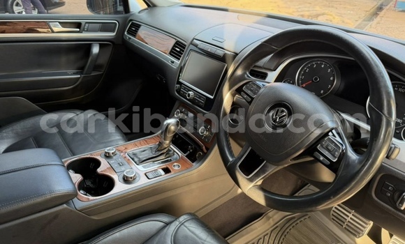 Nunua Mpya Volkswagen Touareg Fedha Gari ndani ya Kampala nchini Uganda Nunua Mpya Volkswagen Touareg Fedha Gari ndani ya Kampala nchini Uganda