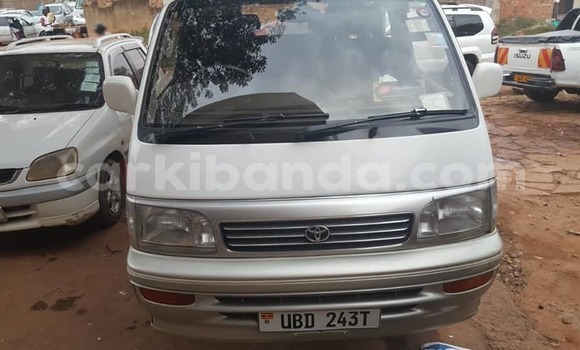 Gura Yakoze Toyota Hiace Other Imodoka i Kampala mu Uganda Gura Yakoze Toyota Hiace Other Imodoka i Kampala mu Uganda