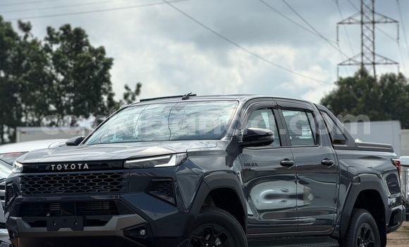 Nunua Ilio tumika Toyota Hilux Nyeusi Gari ndani ya Kampala nchini Uganda Nunua Ilio tumika Toyota Hilux Nyeusi Gari ndani ya Kampala nchini Uganda