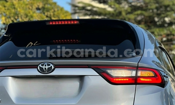 Nunua Ilio tumika Toyota Harrier Nyeusi Gari ndani ya Kampala nchini Uganda Nunua Ilio tumika Toyota Harrier Nyeusi Gari ndani ya Kampala nchini Uganda