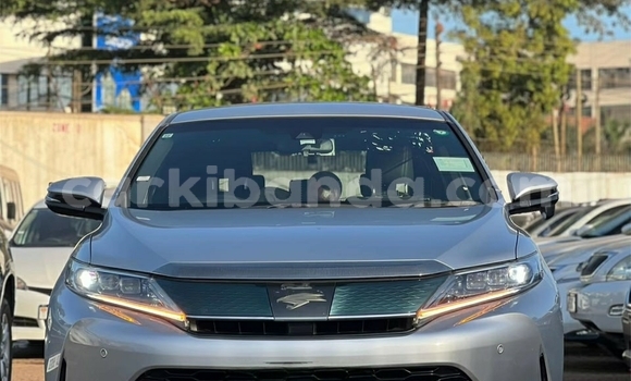 Nunua Ilio tumika Toyota Harrier Nyeusi Gari ndani ya Kampala nchini Uganda Nunua Ilio tumika Toyota Harrier Nyeusi Gari ndani ya Kampala nchini Uganda