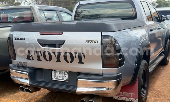 Nunua Ilio tumika Toyota Hiluxe Revo Fedha Gari ndani ya Kampala nchini Uganda Nunua Ilio tumika Toyota Hiluxe Revo Fedha Gari ndani ya Kampala nchini Uganda