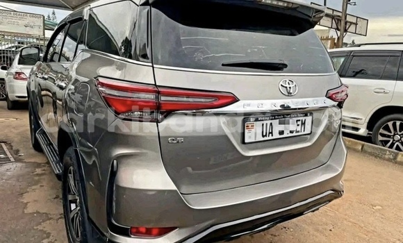 Nunua Mpya Toyota Fortuner Nyingine Gari ndani ya Kampala nchini Uganda Nunua Mpya Toyota Fortuner Nyingine Gari ndani ya Kampala nchini Uganda