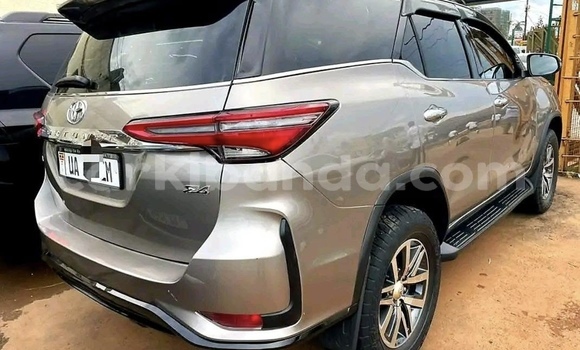 Nunua Mpya Toyota Fortuner Nyingine Gari ndani ya Kampala nchini Uganda Nunua Mpya Toyota Fortuner Nyingine Gari ndani ya Kampala nchini Uganda