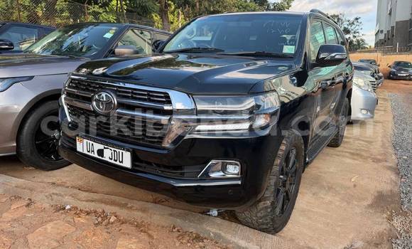 Nunua Mpya Toyota Land Cruiser Nyeusi Gari ndani ya Kampala nchini Uganda Nunua Mpya Toyota Land Cruiser Nyeusi Gari ndani ya Kampala nchini Uganda