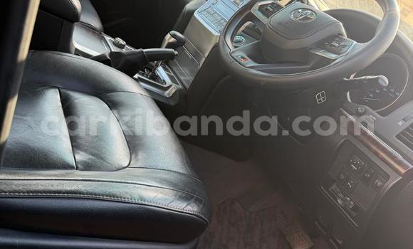 Nunua Mpya Toyota Land Cruiser Nyeusi Gari ndani ya Kampala nchini Uganda Nunua Mpya Toyota Land Cruiser Nyeusi Gari ndani ya Kampala nchini Uganda