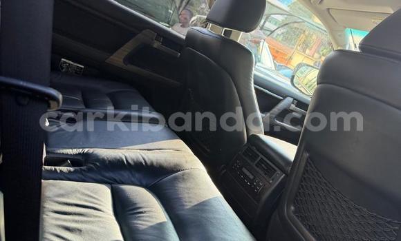 Nunua Mpya Toyota Land Cruiser Nyeusi Gari ndani ya Kampala nchini Uganda Nunua Mpya Toyota Land Cruiser Nyeusi Gari ndani ya Kampala nchini Uganda